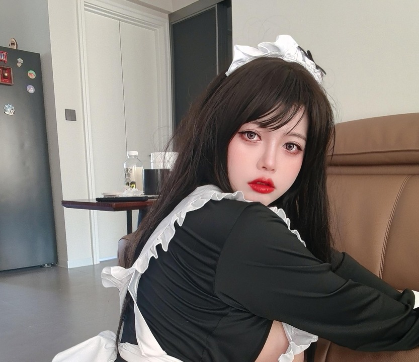 微博B站双10w+关注的制服系女神：葛生wJK写真合集下载【8套】-玩图志